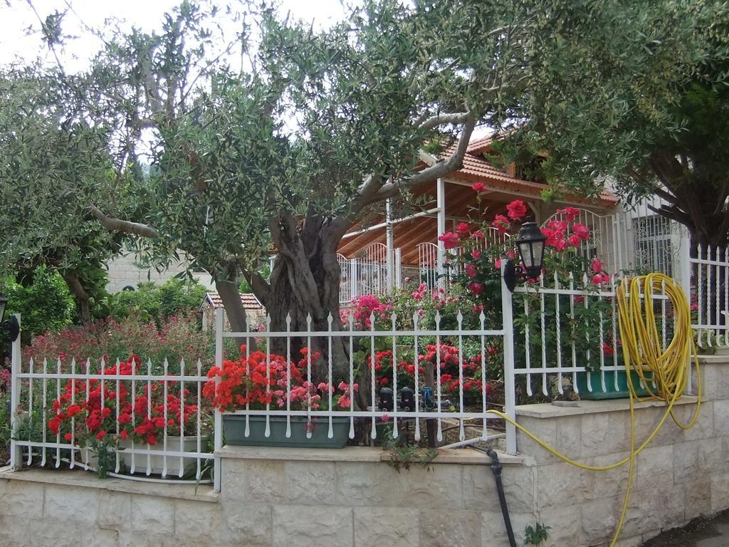 Rosary Sister Guest House Ein Karem Jerusalem Exterior photo
